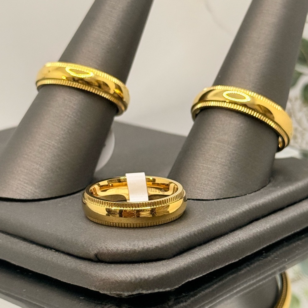 Classic Gold Women's Ring 
Stainless steel material 
Size 9
18 k plated